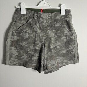 Spanx Women's Stone Wash Camo Pull on Shorts Size Small